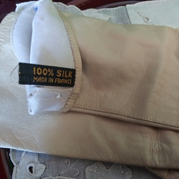 Superb Rendering of Fine French Kid Leather - Picture 2 of 3